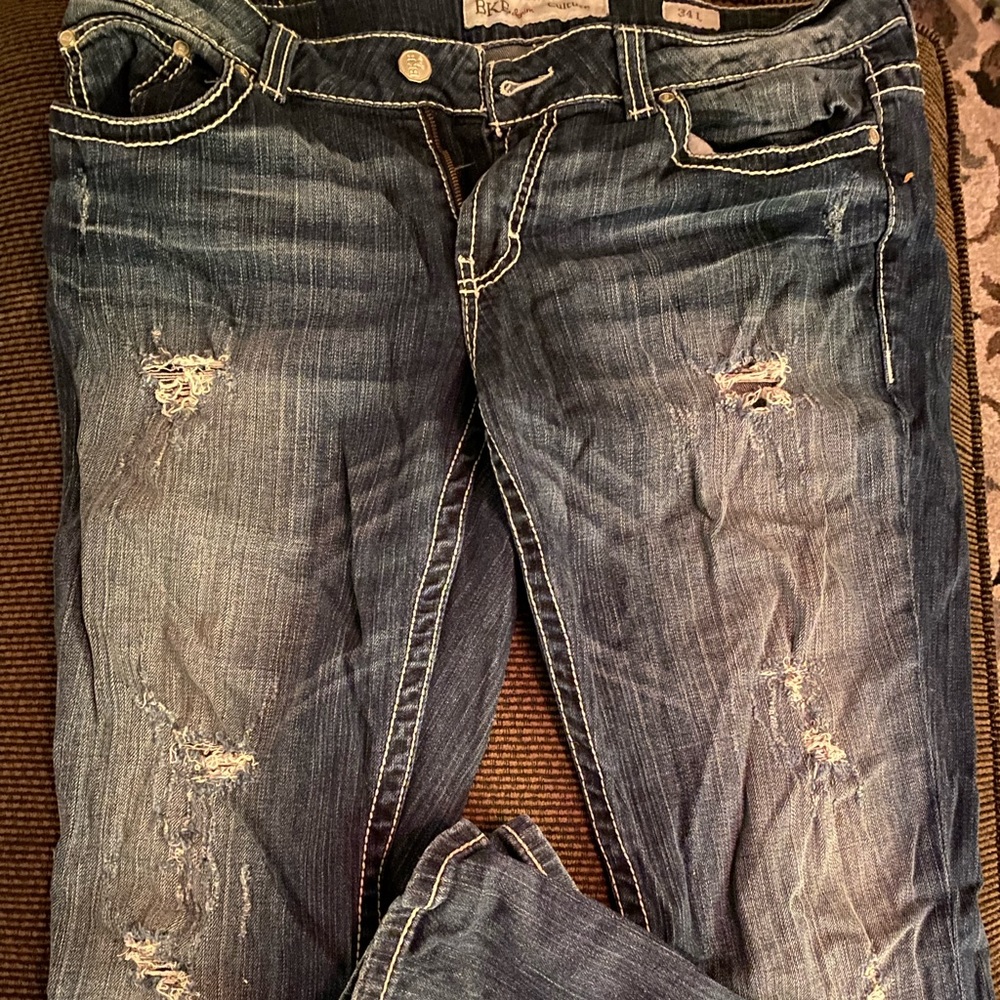 Great condition! Darker wash jeans with holes! Super cute!